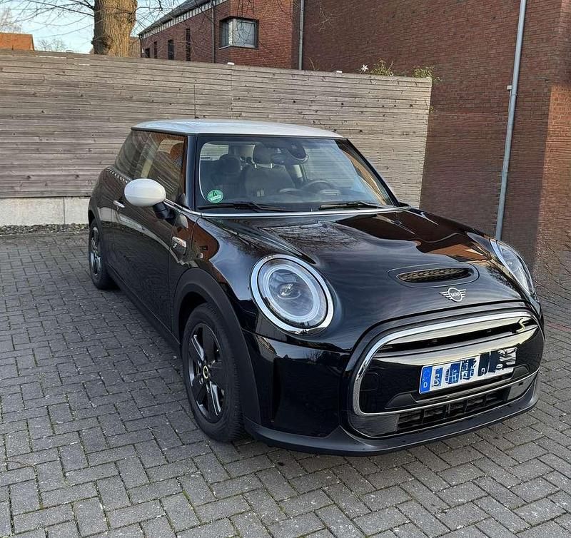 Gebraucht Mini Cooper SE Essential 135 kW (184 PS) 2022 Schwarz Kleinwagen