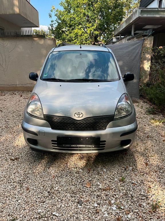 Silber Gebraucht 2002 Toyota Yaris Kombi | 3.500 € (Etwas zu teuer) - Bild 1/4