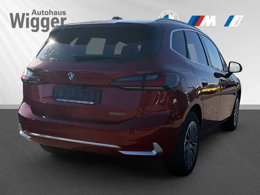 Neu BMW 220 Active Tourer Luxury Line 170 PS (125 kW) 2026 Rot Van / Kleinbus