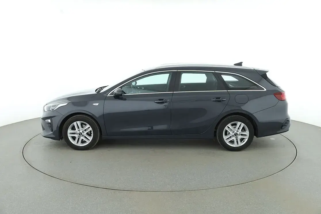Gebraucht Kia Ceed Vision 160 PS (117 kW) 2021 Grau Kleinwagen