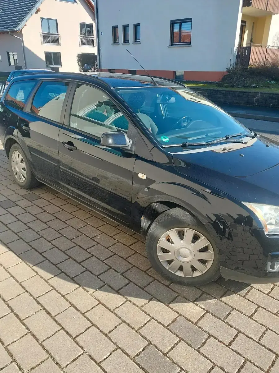 Używany Ford Focus 125 KM (91 kW) 2007 Czarny Kombi