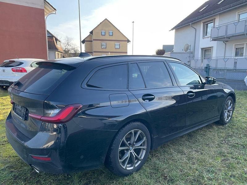 Gebraucht BMW 320 Sport Line 190 PS (139 kW) 2022 Schwarz Limousine