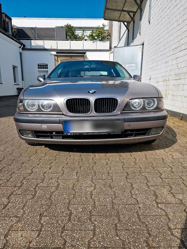 Grau Gebraucht 1997 BMW 523 Limousine | 2.900 € (Fairer Preis) - Bild 1/4