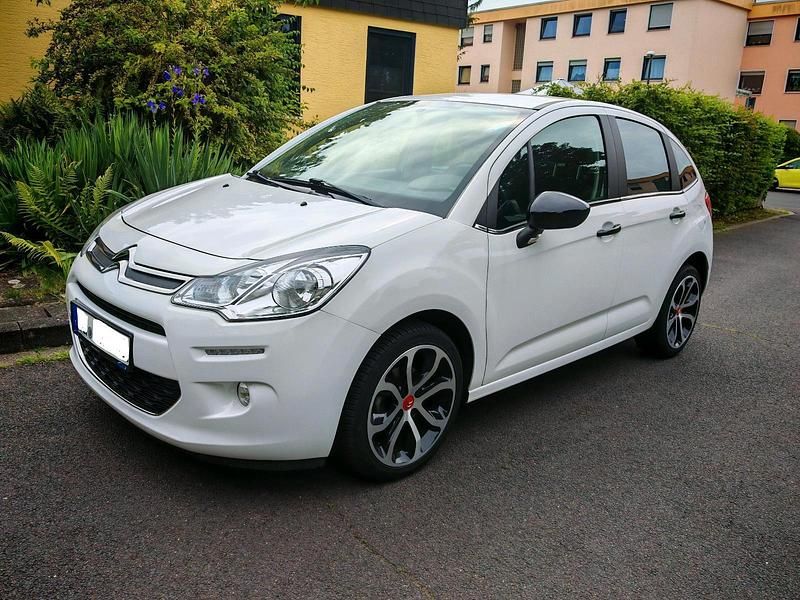 Weiß Gebraucht 2015 Citroën C3 Red Block Kleinwagen | 6.999 € - Bild 1/4