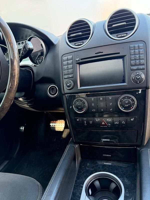 Gebraucht Mercedes ML350 272 PS (200 kW) 2010 Andere farben SUV