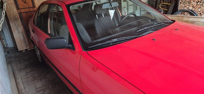 Gebraucht BMW 316 102 PS (75 kW) 1992 Rot Limousine