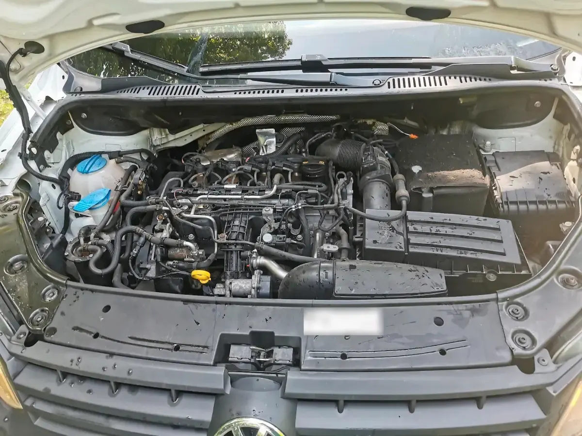 Second-hand VW Caddy 102 CP (75 kW) 2013 Alb Monovolum