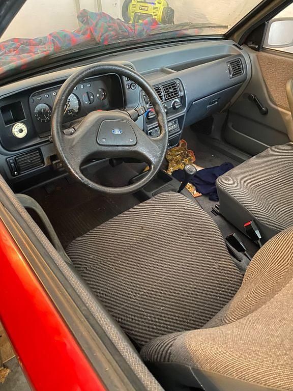 Gebraucht Ford Escort 73 PS (53 kW) 1988 Rot Kleinwagen
