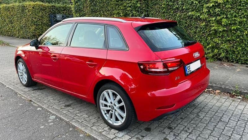 Gebraucht Audi A3 150 PS (110 kW) 2020 Rot Limousine