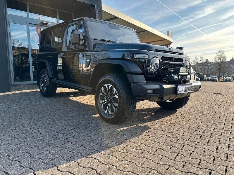 Neu BAW 212 166 PS (122 kW) 2026 Schwarz SUV