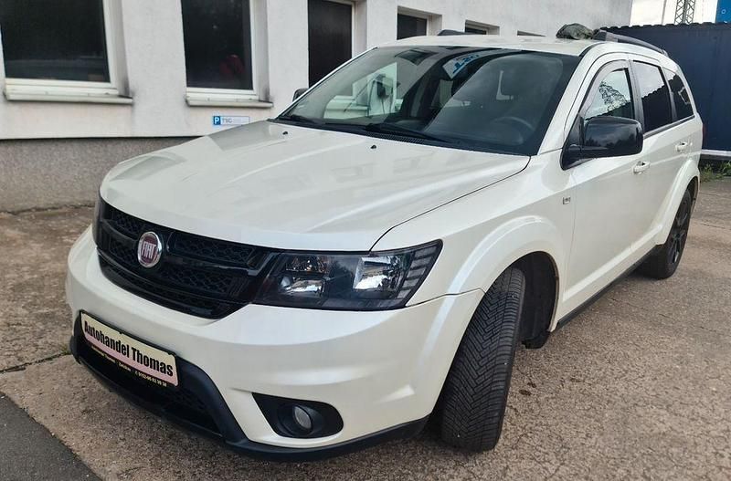 Weiß Gebraucht 2014 Fiat Freemont Black Code SUV | 8.899 € (Fairer Preis) - Bild 1/4