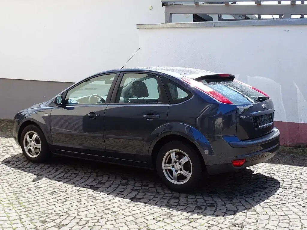 Gebraucht Ford Focus Fun X 109 PS (80 kW) 2007 Grau Limousine
