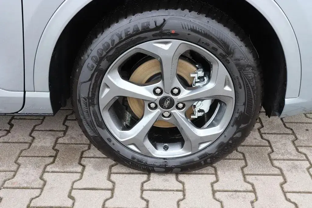 Gebraucht Ford Kuga ST-Line 242 PS (177 kW) 2025 Solar silver metallic SUV