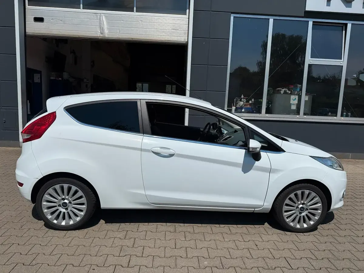 Gebraucht Ford Fiesta 120 PS (88 kW) 2009 Weiß Kleinwagen