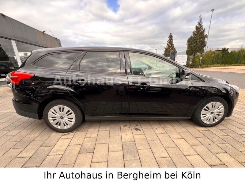 Gebraucht Ford Focus Trend 125 PS (91 kW) 2015 Schwarz Kombi