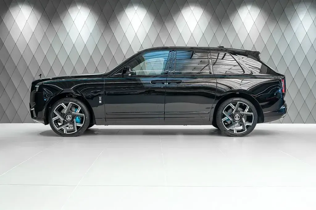 Neu Rolls Royce Cullinan 600 PS (441 kW) 2026 Schwarz SUV