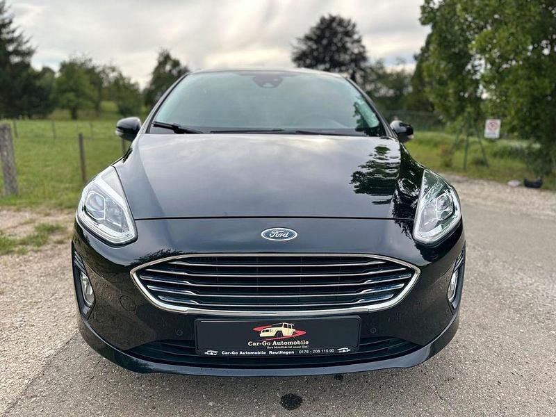 Schwarz Gebraucht 2018 Ford Fiesta Titanium Kleinwagen | 11.799 € (Fairer Preis) - Bild 1/4