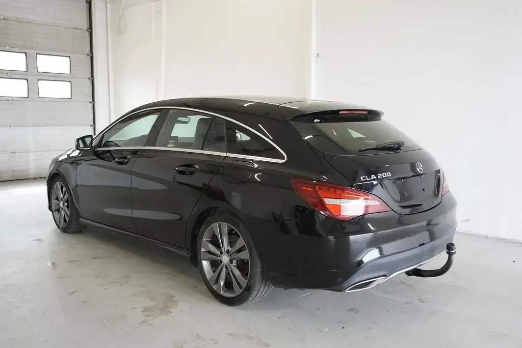 Gebraucht Mercedes CLA200 Shooting Brake 156 PS (114 kW) 2017 Schwarz Kombi