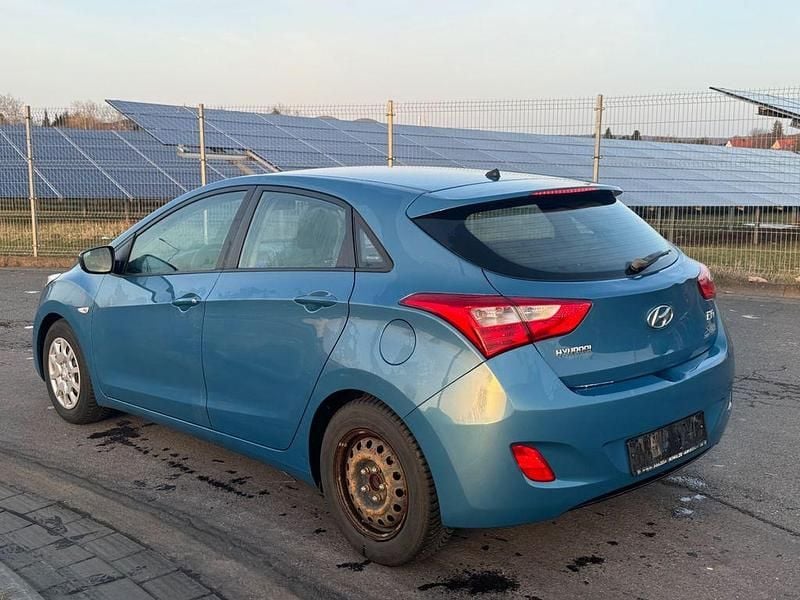 Gebraucht Hyundai i30 Classic 99 PS (72 kW) 2013 Blau Limousine