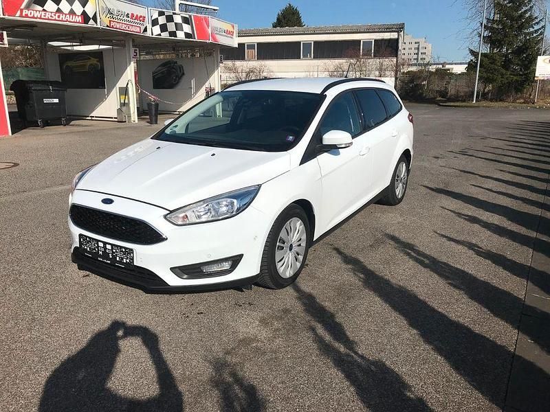 Gebraucht Ford Focus 125 PS (91 kW) 2017 Weiß Limousine