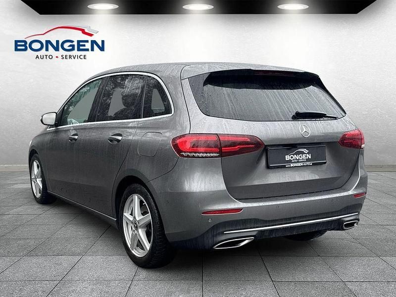 Gebraucht Mercedes B200 Progressive 163 PS (119 kW) 2021 Mountaingrau Van / Kleinbus