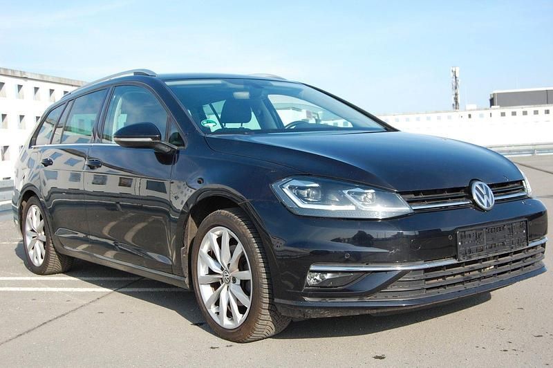 Gebraucht VW Golf VII Highline 125 PS (91 kW) 2018 Schwarz Kombi