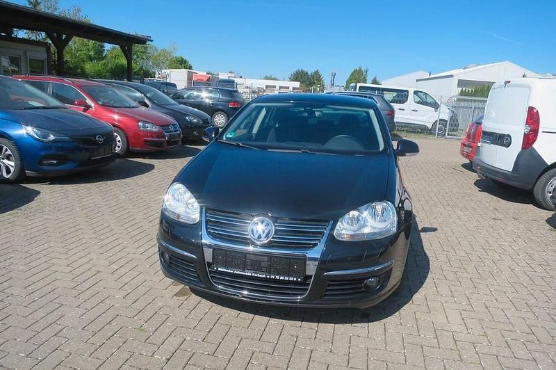 Schwarz Gebraucht 2010 VW Jetta Freestyle Limousine | 3.999 € (Superpreis) - Bild 1/4