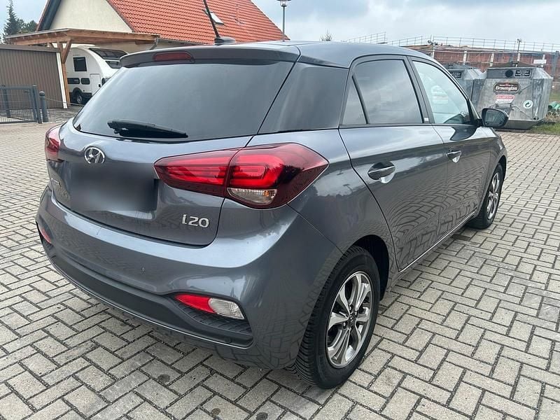 Gebraucht Hyundai i20 101 PS (74 kW) 2020 Grau Kleinwagen