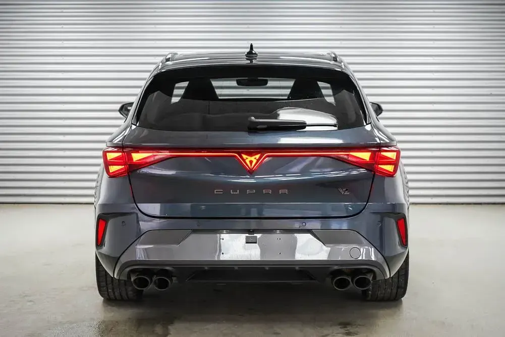 Gebraucht Cupra Leon VZ 333 PS (244 kW) 2025 Grau Limousine