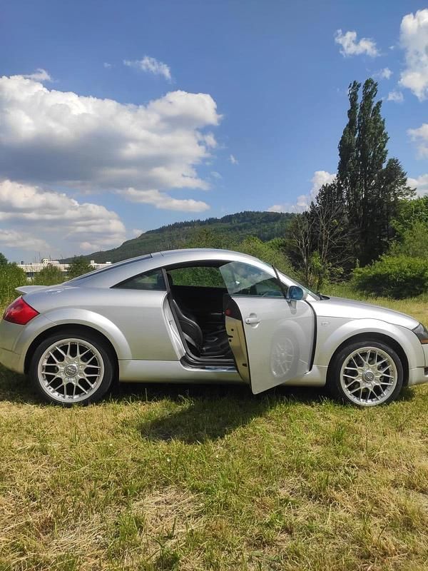 Second-hand Audi TT 180 CP (132 kW) 2000 Argintiu Coupe