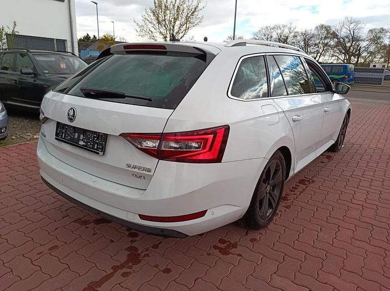 Gebraucht Skoda Superb Style 190 PS (139 kW) 2015 Moonweiss metallic Kombi