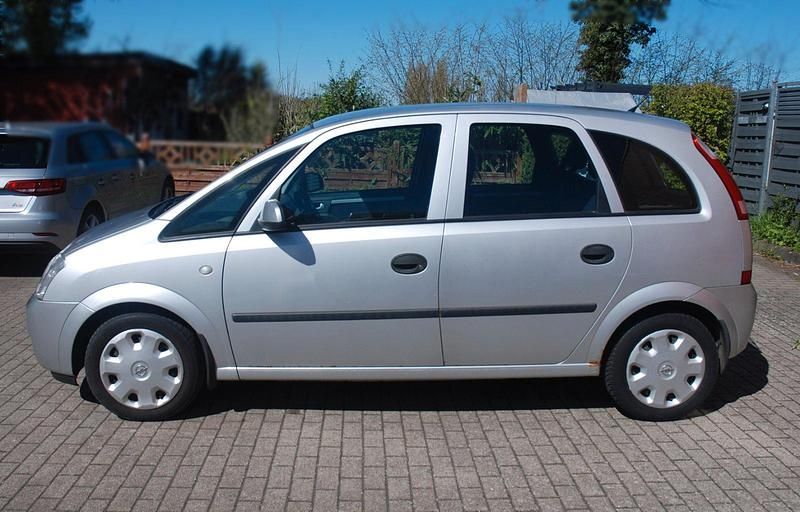 Second-hand Opel Meriva 87 CP (63 kW) 2003 Argintiu Monovolum
