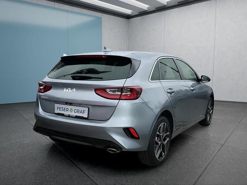 Neu Kia Ceed 140 PS (102 kW) 2025 Silber Kleinwagen