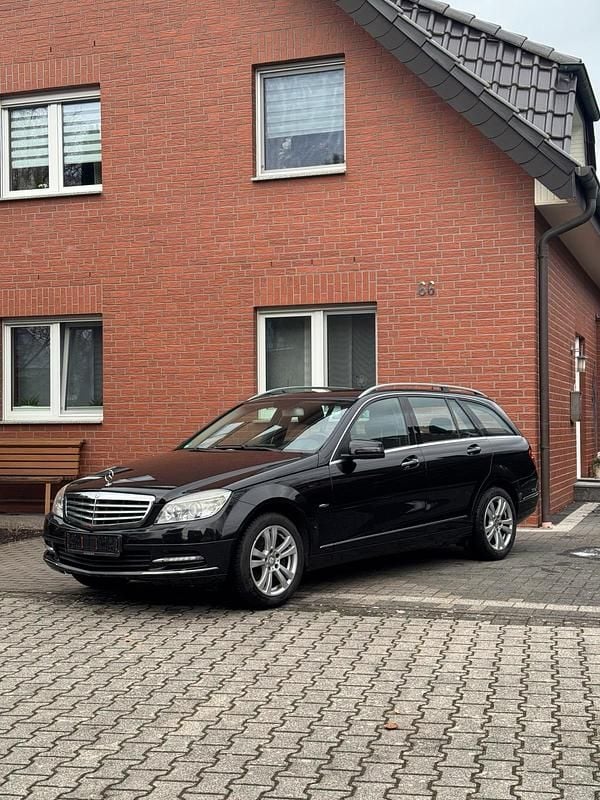 Gebraucht Mercedes 250 204 PS (150 kW) 2010 Schwarz Kombi