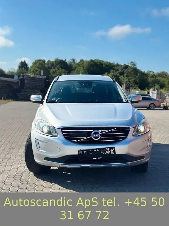Gebraucht Volvo XC60 Momentum 190 PS (139 kW) 2015 Silber SUV