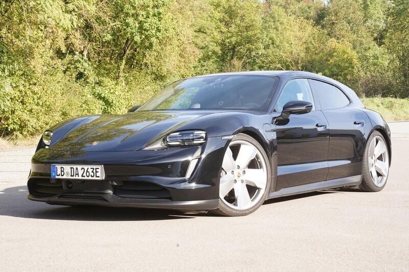 Schwarz Gebraucht 2022 Porsche Taycan Sport Turismo Limousine | 64.000 € (Guter Preis) - Bild 1/4