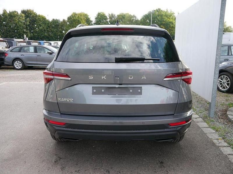 Neu Skoda Karoq Selection 150 PS (110 kW) 2025 Graphite grau metallic SUV