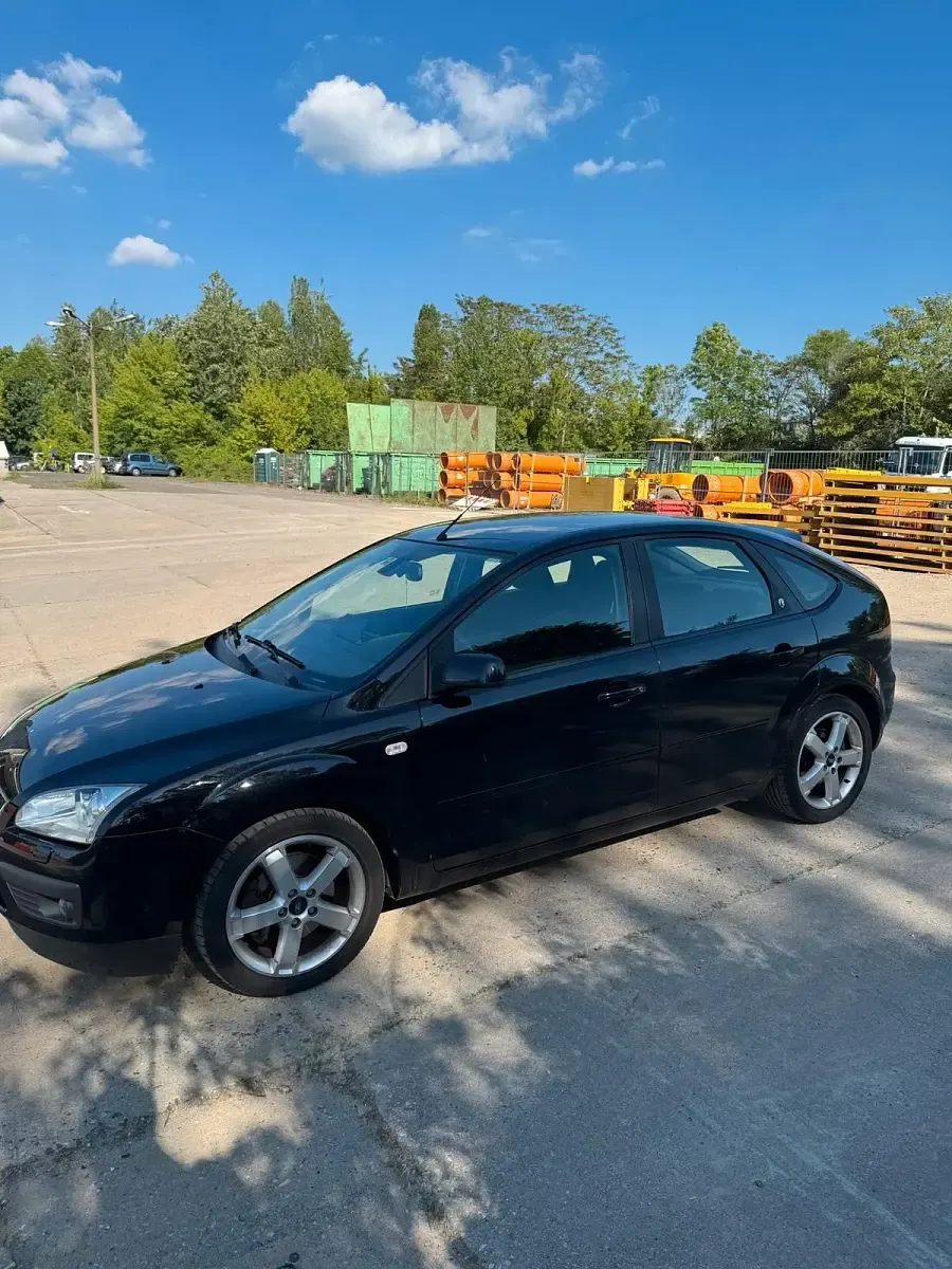 Używany Ford Focus Ghia 143 KM (105 kW) 2005 Czarny Kombi