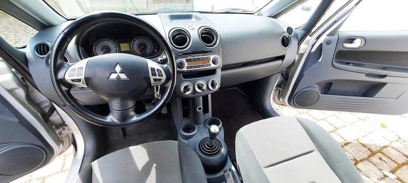 Second-hand Mitsubishi Colt Motion 75 CP (55 kW) 2009 Argintiu Hatchback