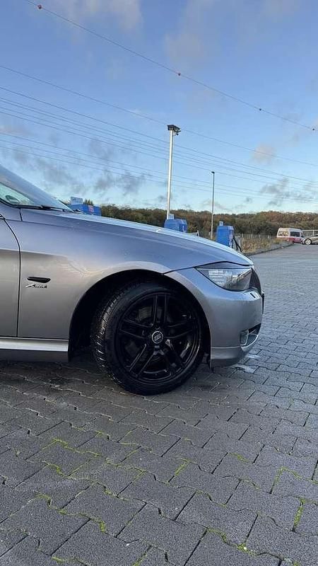 Gebraucht BMW 320 Sport Line 245 PS (180 kW) 2011 Grau Limousine