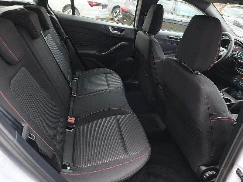 Neu Ford Focus ST-Line 116 PS (85 kW) 2025 Weiß Limousine