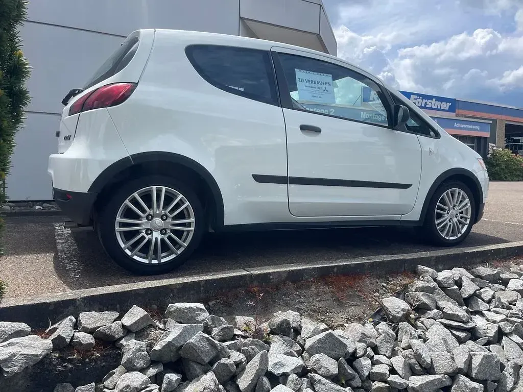 Gebraucht Mitsubishi Colt Edition 75 PS (55 kW) 2010 Weiß Kleinwagen