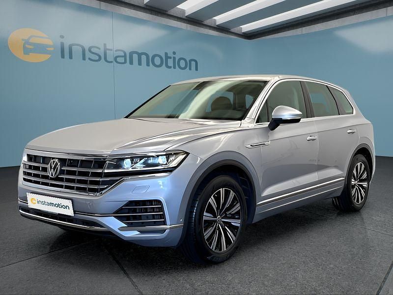 Silber Gebraucht 2019 VW Touareg SUV | 57.549 € (Teuer) - Bild 1/4