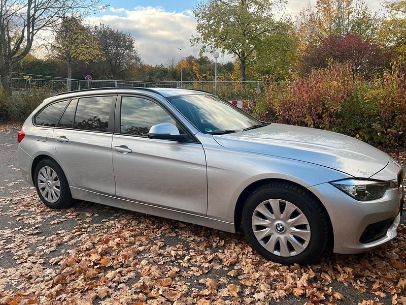 Silber Gebraucht 2016 BMW 318 Kombi | 8.600 € (Superpreis) - Bild 1/4