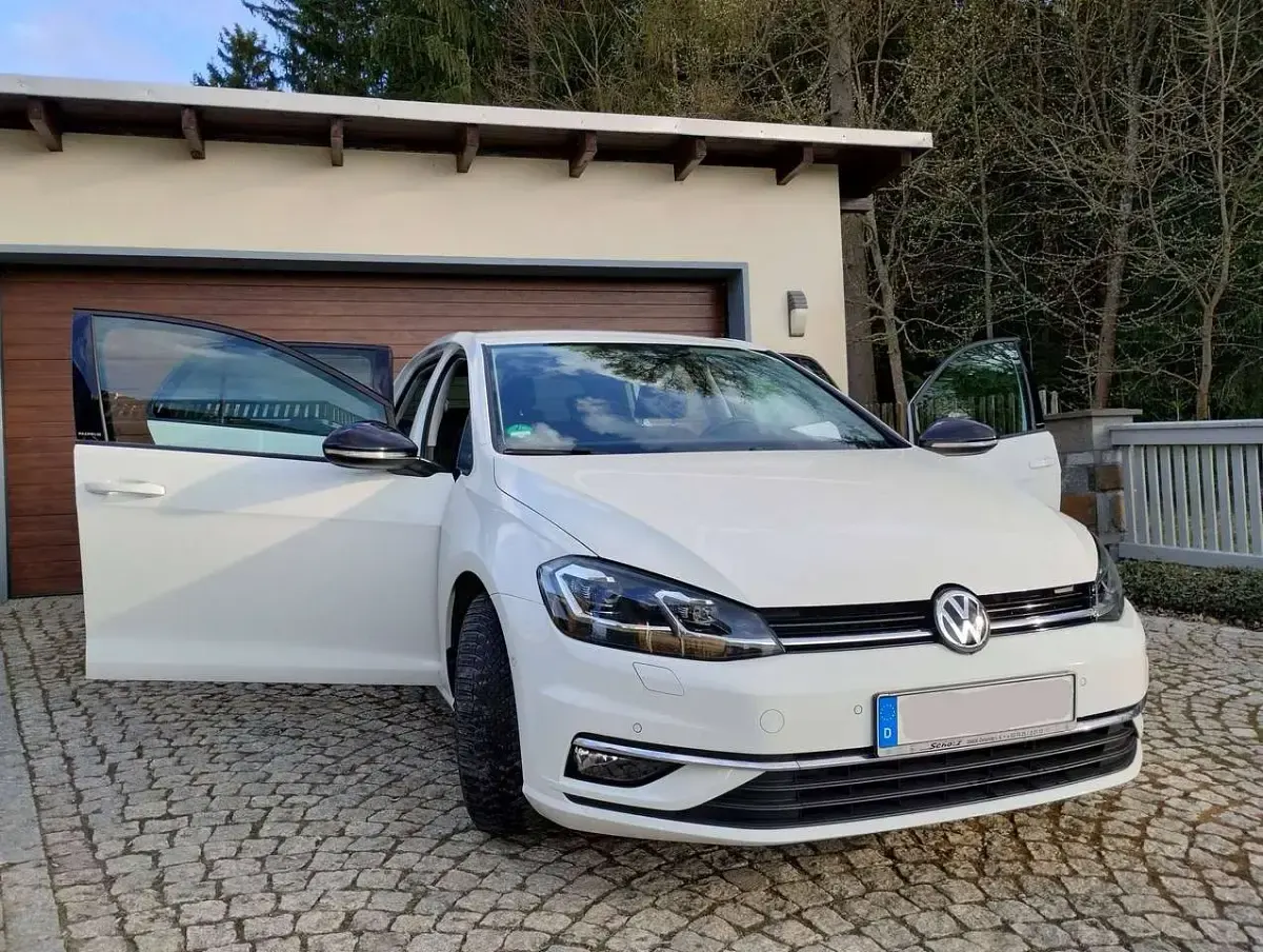Gebraucht VW Golf VII 116 PS (85 kW) 2019 Weiß Limousine