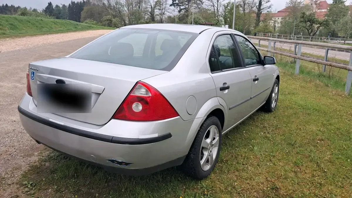 Gebraucht Ford Mondeo 110 PS (80 kW) 2005 Silber Limousine