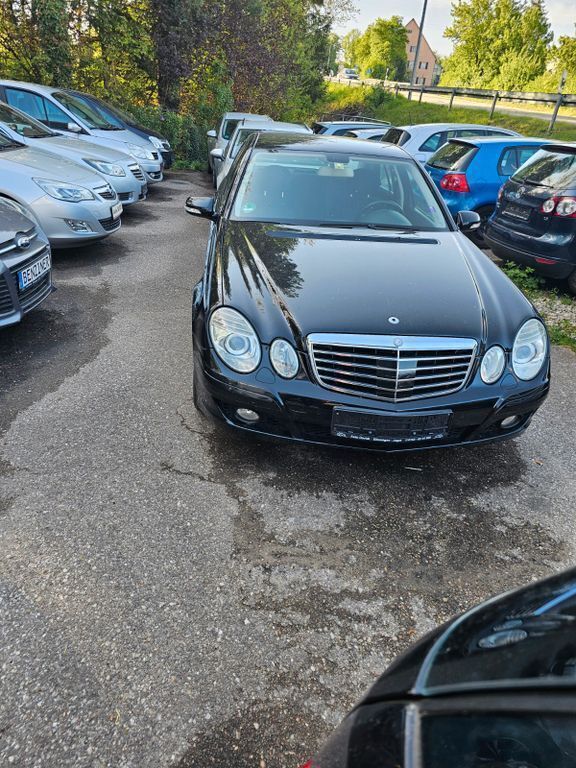 Schwarz Gebraucht 2006 Mercedes E220 Limousine | 3.590 € (Guter Preis) - Bild 1/4