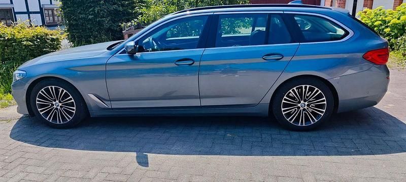 Grau Gebraucht 2019 BMW 530 Sport Line Kombi | 22.500 € (Superpreis) - Bild 1/4
