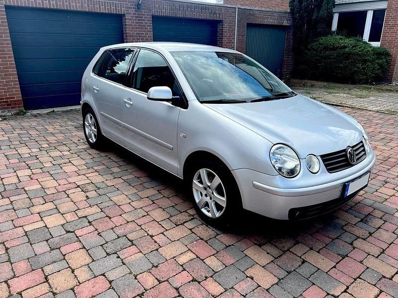 Silber Gebraucht 2002 VW Polo Comfortline Limousine | 1.750 € (Fairer Preis) - Bild 1/4