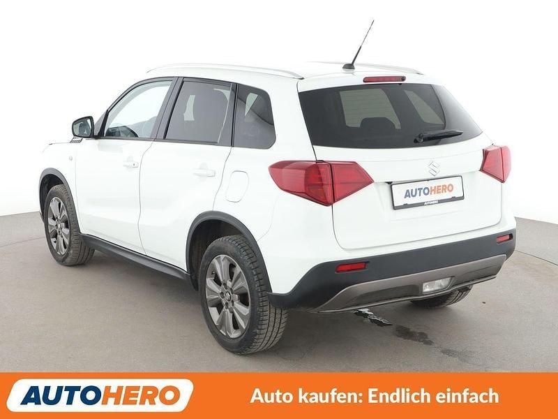 Gebraucht Suzuki Vitara Club 129 PS (94 kW) 2021 Weiß SUV